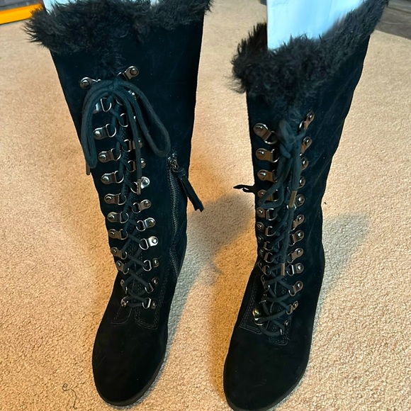 Ann Taylor cozy lace front boots with side zipper for easy on and off. Size 7.5 - Picture 1 of 9